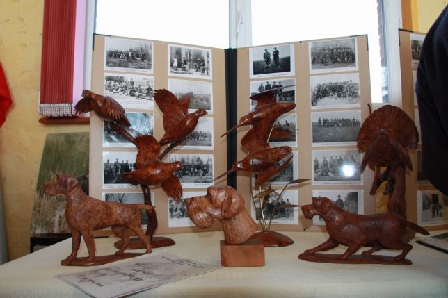 Heudicourt, scultupres sur bois